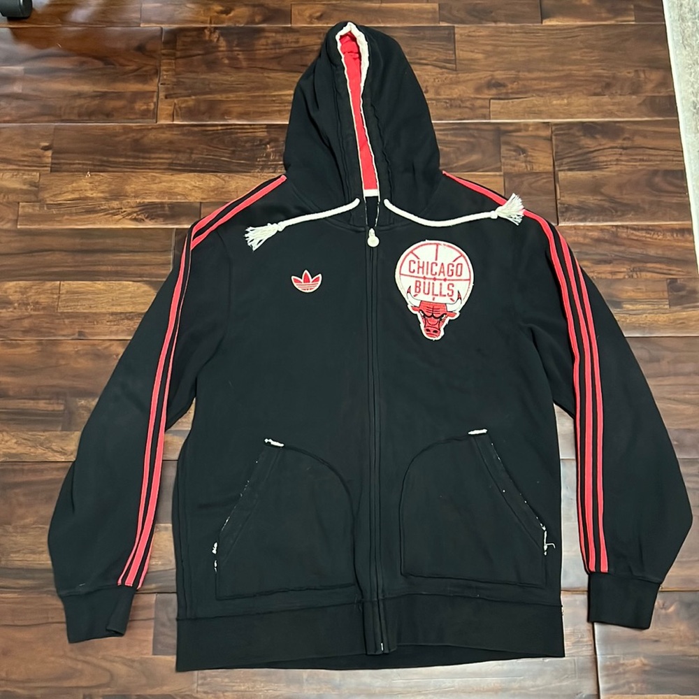 Men’s Sz XL Vintage Chicago Bulls zip up hoodie. Adidas.